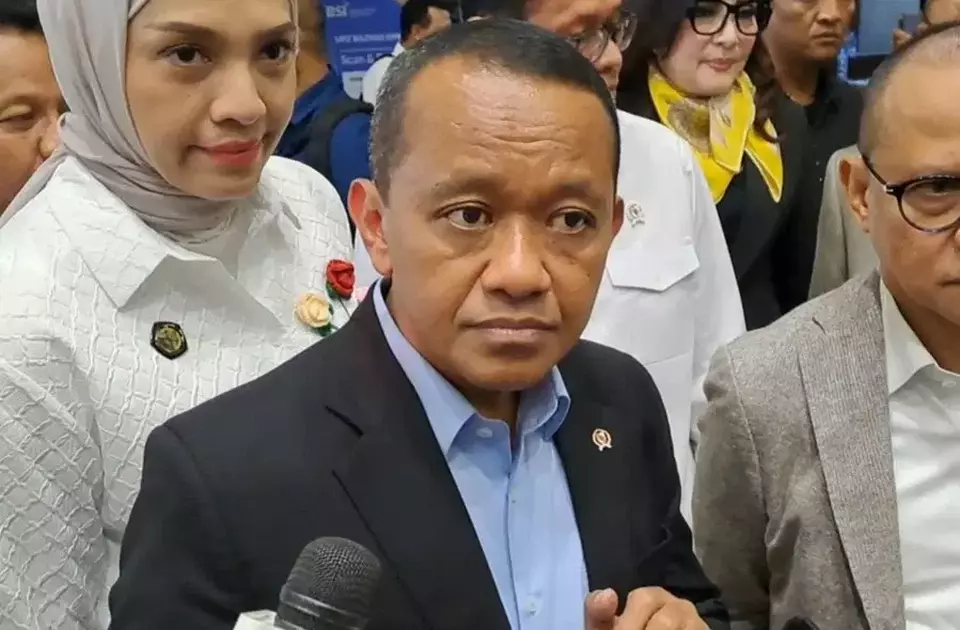 Menteri ESDM Bahlil Lahadalia, dalam rapat kerja bersama Komisi XII DPR, di Gedung Parlemen, Jakarta, Rabu (2/7/2025). (B-Universe Photo/Bambang Ismoyo)
