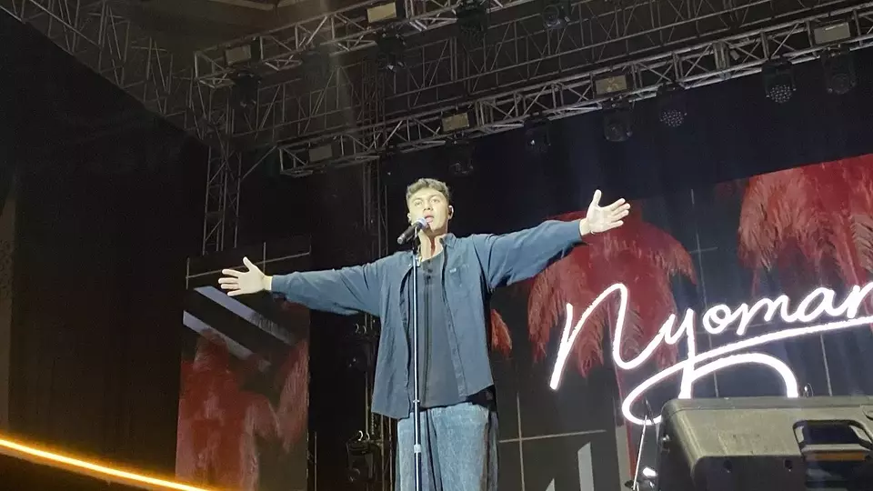 Penampilan Nyoman Paul di BTV Semesta Berpesta Malang, Sabtu (5/7/2025). (Foto: / Putu Ayu Pratama Sugiyo)