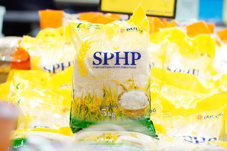 Ilustrasi beras Program Stabilisasi Pasokan dan Harga Pangan (SPHP) beras di salah satu pasar swalayan. (Foto: Bapanas)