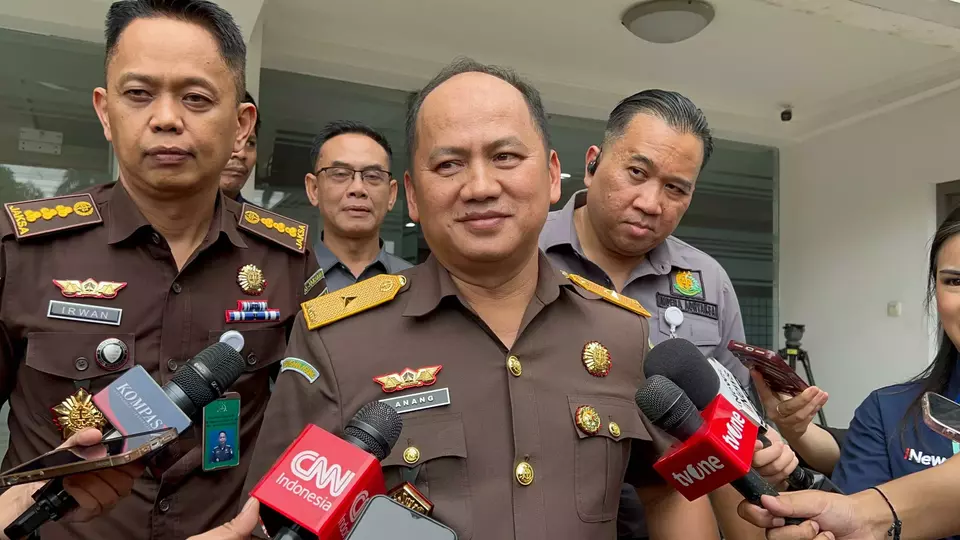 Kapuspenkum Kejagung, Anang Supriatna di kantor Kejagung, Jakarta, Rabu (16/7/2025)