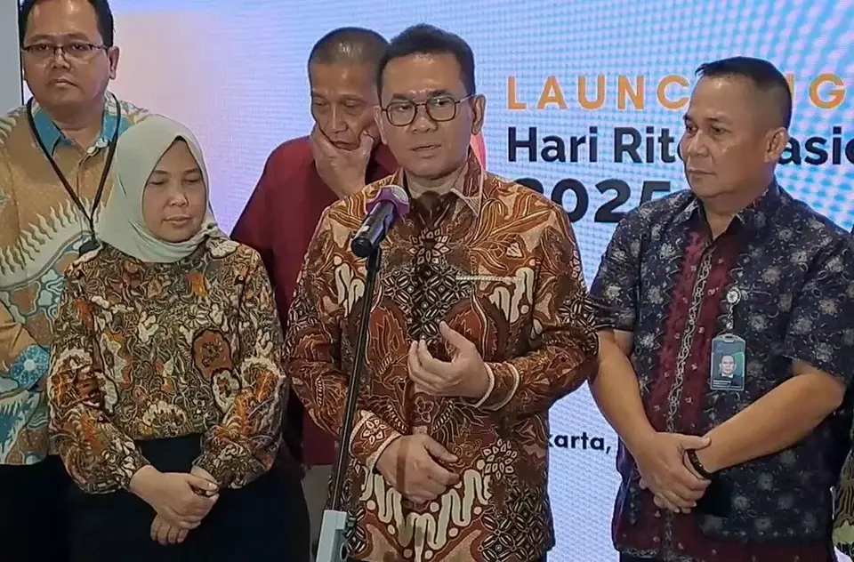 Menteri Perdagangan (Mendag) Budi Santoso (tengah) di Kantor Kementerian Perdagangan, Jakarta, Kamis (17/7/2025). (B-Universe Photo/Bambang Ismoyo)