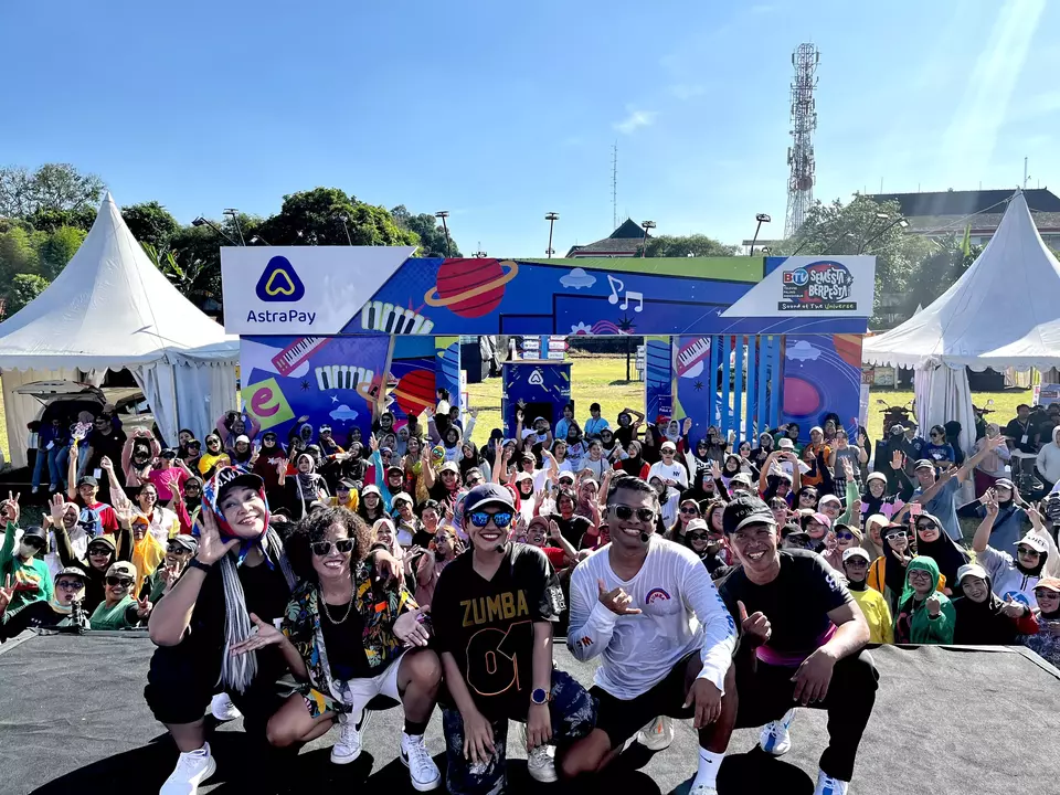 Keramaian rakyat semesta di depan Booth AstraPay dalam gelaran BTV Semesta Berpesta Yogyakarta pada Sabtu, 19 Juli 2025. (Beritasatu Photo/Gesa Vitara)