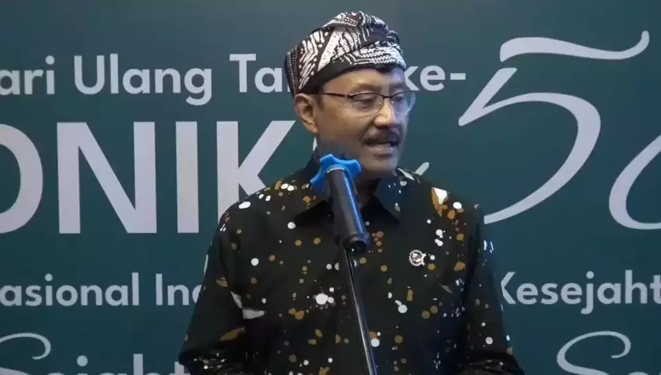 Menteri Sosial Saifullah Yusuf usai melakukan audiensi bersama Dewan Nasional Indonesia untuk Kesejahteraan Sosial di Jakarta, Jumat (25/7/2025).