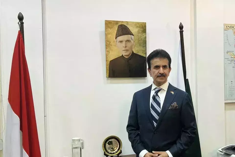 Duta Besar (Dubes) Pakistan untuk Indonesia Zahid Hafeez Chaudhri usai berbincang dengan wartawan di kantornya di Jakarta, Selasa (5/8/2025). (Foto: ANTARA/ Kuntum Riswan)
