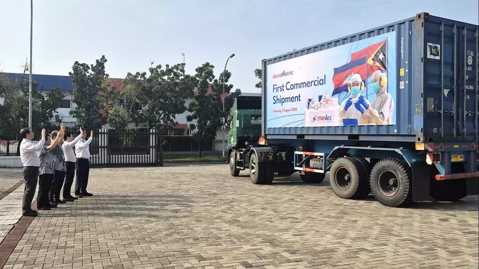 PT Medela Potentia Tbk (MDLA) melalui entitas anak PT Deca Metric Medica (DMM), melakukan ekspor perdana produk alat kesehatan (alkes) ke Kamboja dan Timor Leste pada Selasa (5/8/2025). (Foto: Dok MDLA)