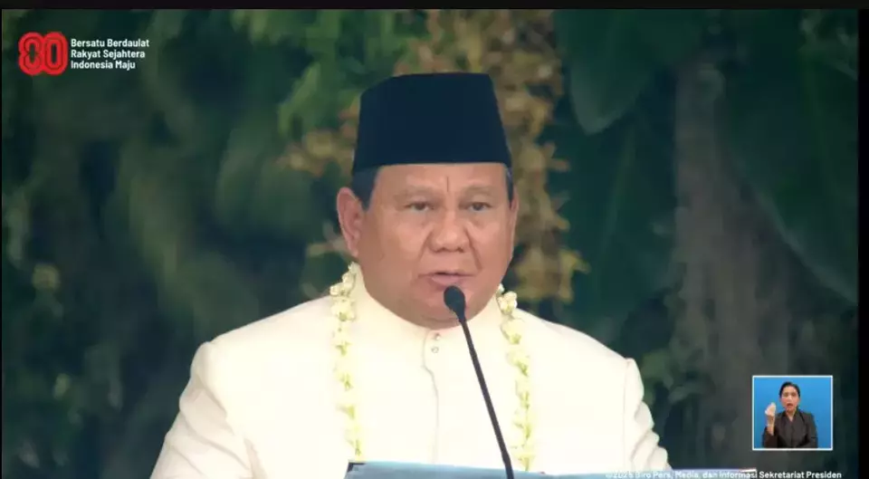 Presiden Prabowo Subianto membacakan teks Proklamasi Kemerdekaan RI saat Upacara Detik-Detik Proklamasi di Istana Merdeka, Minggu (17/8/2025). (tangkapan layar youtube).