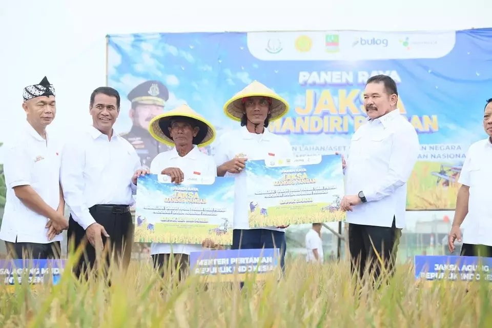 Jaksa Agung RI ST Burhanuddin menegaskan seluruh jajaran kejaksaan, mulai dari Kejaksaan Tinggi (Kajati) hingga Kejaksaan Negeri (Kajari), wajib mendukung penuh Menteri Pertanian (Mentan) Andi Amran Sulaiman dalam upaya mempercepat swasembada pangan nasional. (Foto: Istimewa)
