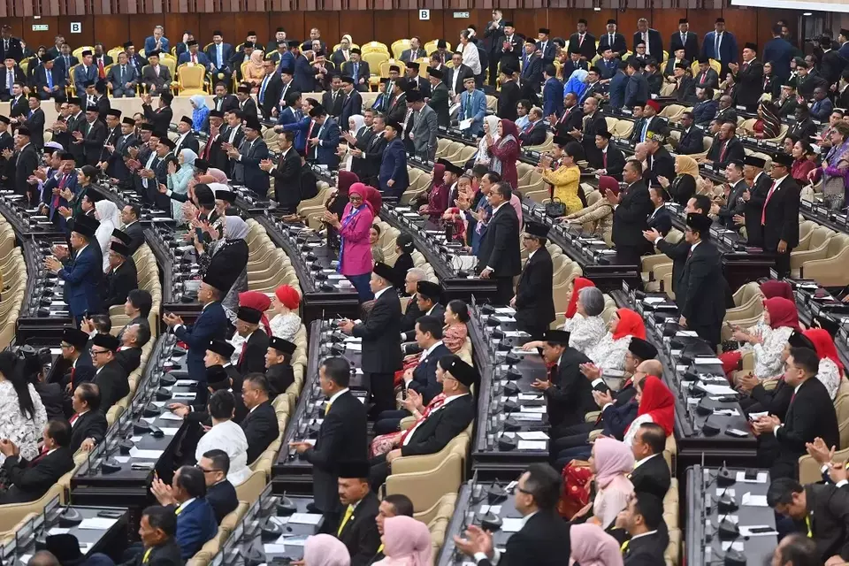 Sejumlah anggota parlemen memberikan apalus usai Presiden Prabowo Subianto menyampaikan pidato dalam Sidang Tahunan MPR RI dan Sidang Bersama DPR-DPD RI Tahun 2025 di Gedung Nusantara, Kompleks Parlemen, Jakarta, belum lama ini. (ANTARA FOTO/Rivan Awal Lingga/app)