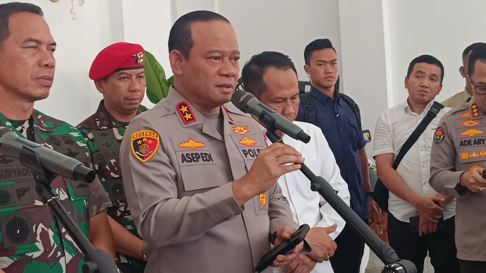 Kapolda Metro Jaya Irjen Pol Asep Edi Suheri setelah melakukan rapat Forum Koordinasi Pimpinan Daerah (Forkopimda) Jakarta bersama Gubernur Jakarta Pramono Anung dan Pangdam Jaya, di Balai Kota Jakarta, Senin (1/9/2025).