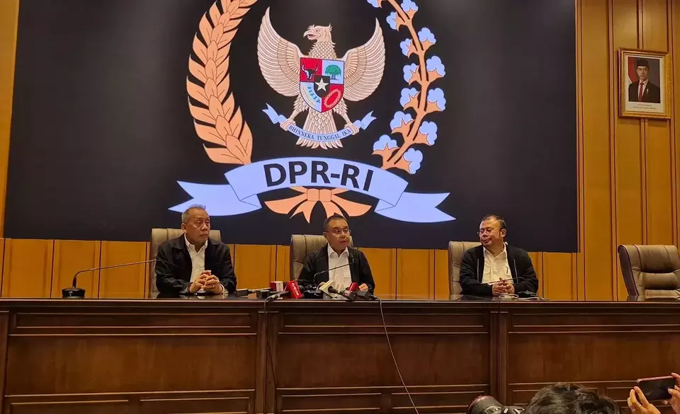 DPR RI resmi mengumumkan keputusan pemangkasan gaji dan tunjangan para anggotanya berdasarkan hasil rapat pimpinan DPR dengan pimpinan fraksi-fraksi, yang dilaksanakan kemarin pada Kamis (4/9/2025). (Foto: B-Universe/ Muhammad Farhan)