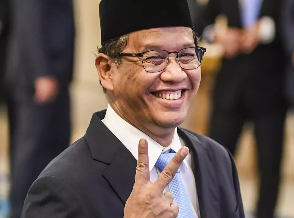 Menteri Keuangan Purbaya Yudhi Sadewa bersiap mengikuti pelantikan menteri dan wakil menteri Kabinet Merah Putih di Istana Negara, Kompleks Istana Kepresidenan, Jakarta, Senin (8/9/2025). (ANTARA FOTO/Galih Pradipta)