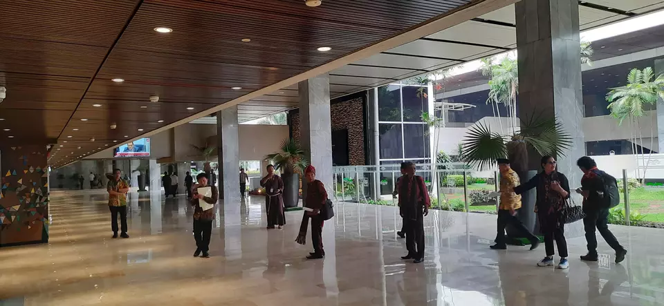 Suasana di dalam gedung DPR di tengah aksi demo mahasiswa menagih janji tuntutan 17+8, Selasa (9/9/2025).
