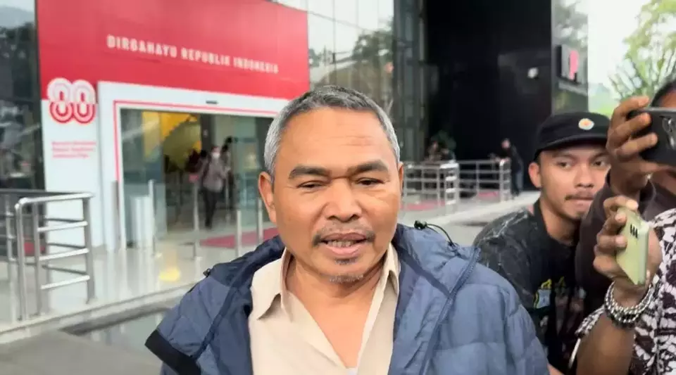 Tersangka kasus dugaan korupsi dana CSR BI-OJK, Satori di gedung Merah Putih KPK, Kuningan, Jakarta Selatan, Kamis, 11 September 2025. (Foto: Yustinus Patris Paat)

