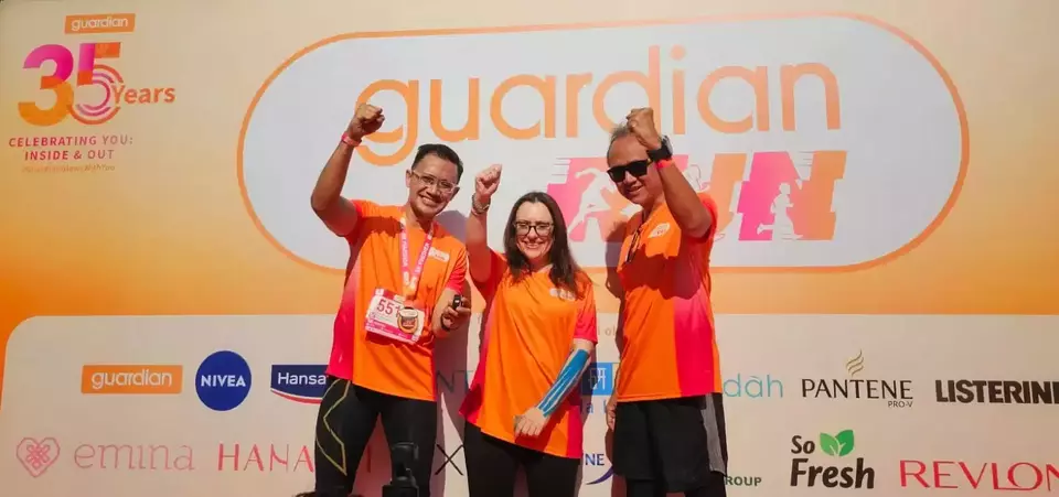 (kiri ke kanan): Head of Marketing Guardian Indonesia, Malvin Tarigan; Managing Director Guardian Indonesia, Anna Hull; dan Presiden Direktur DFI Retail Nusantara, Hadrianus Wahyu Trikusumo. (Ist.)
