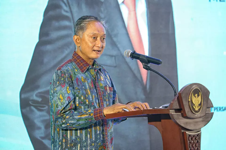 Menteri Pekerjaan Umum Dody Hanggodo memberikan sambutan saat penandatanganan Perjanjian Pengusahaan Jalan Tol (PPJT) dan Perjanjian Regres Jalan Tol Bogor-Serpong via Parung bagian dari jaringan Jakarta Outer Ring Road (JORR) III, di kantor Kementrian Pekerjaan Umum, Jakarta, Jumat (2/10/2025). (B-Universe Photo/Joanito De Saojoao)