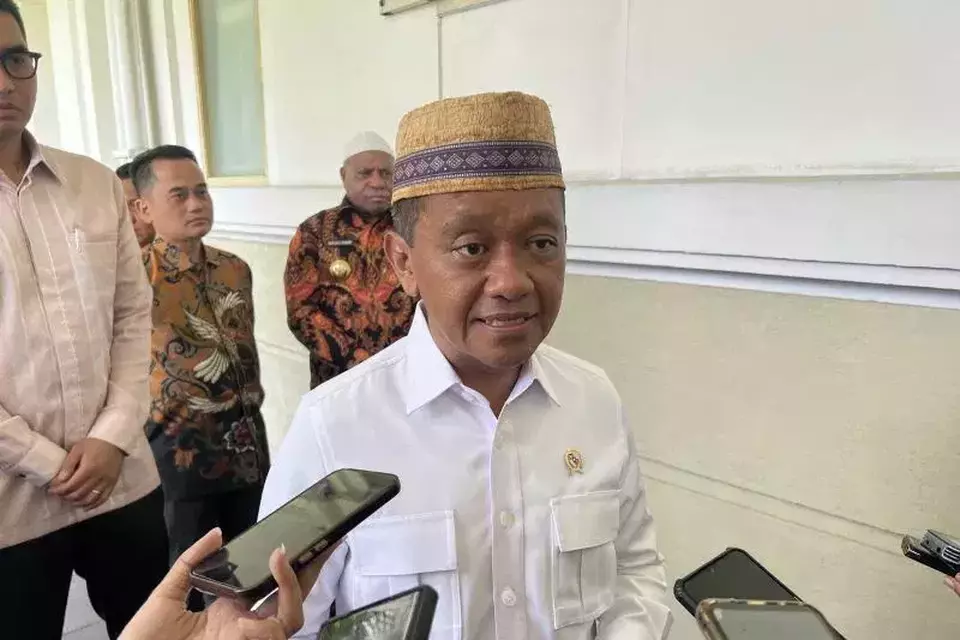 Menteri Energi dan Sumber Daya Mineral (ESDM) Bahlil Lahadalia memberi keterangan ketika ditemui di Kantor Kementerian ESDM, Jakarta, Jumat (10/10/2025). (Foto: ANTARA/ Putu Indah Savitri)