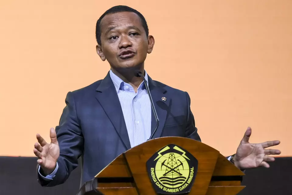 Menteri ESDM Bahlil Lahadalia menyampaikan sambutan saat membuka Mineral dan Batu bara Convention - Expo (Minerba Convex) 2025 di Jakarta International Convention Center (JICC), Jakarta, Rabu (15/10/2025). (ANTARA FOTO/Hafidz Mubarak A)