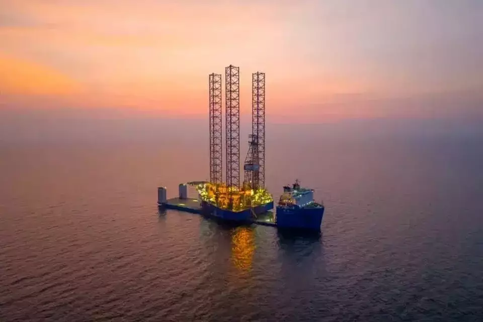 Ilustrasi anjungan lepas pantai (offshore platfom) kegiatan hulu migas.