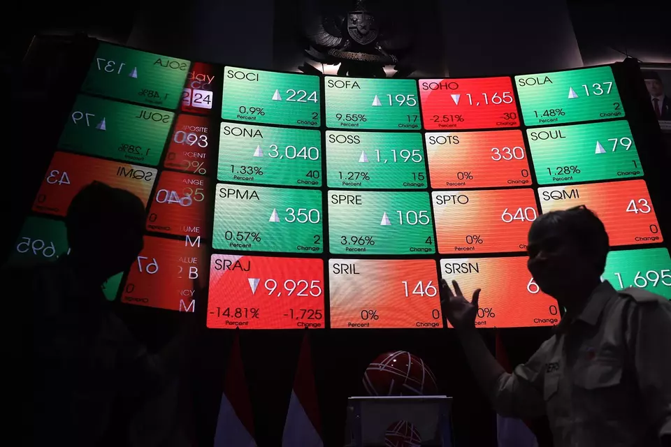Pengunjung berada di galeri BEI, Jakarta. (Investor Daily/David Gita Roza)
