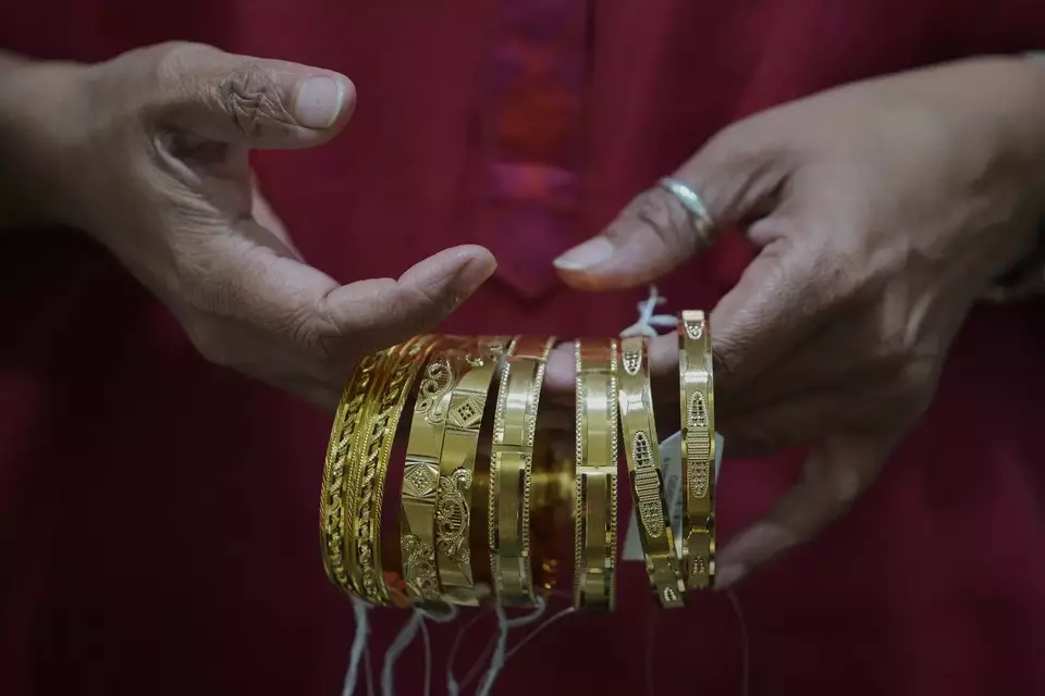 ilustrasi emas. (Foto: AP/ Ajit Solanki)