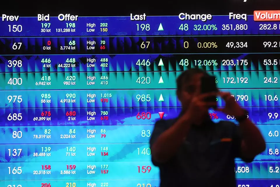 Pengunjung berada di galeri Bursa Efek Indonesia, Jakarta. Investor Daily/David Gita Roza
