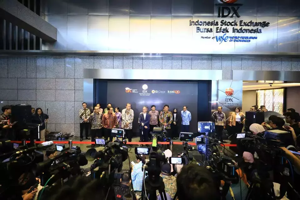 Konferensi pers OJK, BEI, bersama pihak-pihak terkait di Gedung Bursa Efek Indonesia, Jakarta, Kamis (29/1/2026). (Dok. OJK)