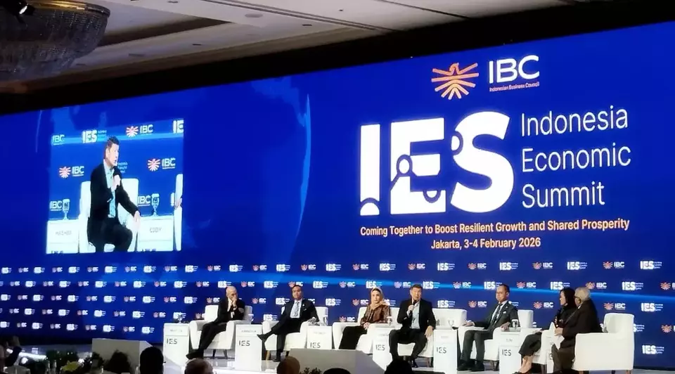 Utusan Khusus Presiden Bidang Energi dan Lingkungan, Hashim Djojohadikusumo memberikan paparan dalam Indonesia Economic Summit di Jakarta, Rabu (4/2/2026). (B-Universe/Bambang Ismoyo)
