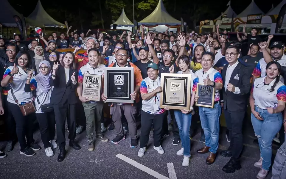 Acara pengecatan mobil mobil dengan cat aerosol Samurai Paint. (ist) 