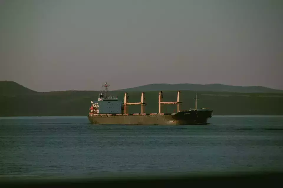 Penutupan Selat Hormuz oleh Iran bisa memicu lonjakan harga minyak dunia. (Pexels/Versolaluce)