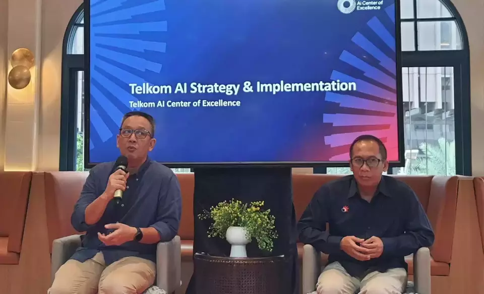 Ki-ka: SVP Group Sustainability and Corporate Communication Telkom Ahmad Reza dan Executive General Manager Digital Product Telkom Komang Budi Aryasa dalam acara buka puasa bersama Media di Jakarta, Senin (2/3/2026). (Foto: B-Universe/Eman)