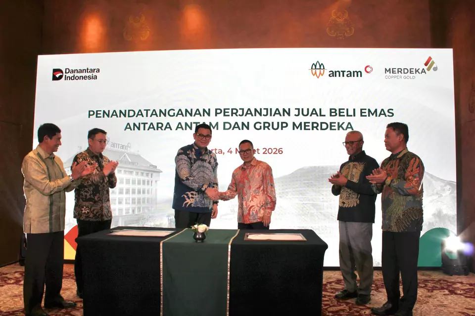 PT Merdeka Copper Gold Tbk (MDKA) dan PT Merdeka Gold Resources Tbk (EMAS) menandatangani Gold Sales & Purchase Agreement (GSPA) dengan PT Antam Tbk (ANTM), Rabu (4/3/2026). ist