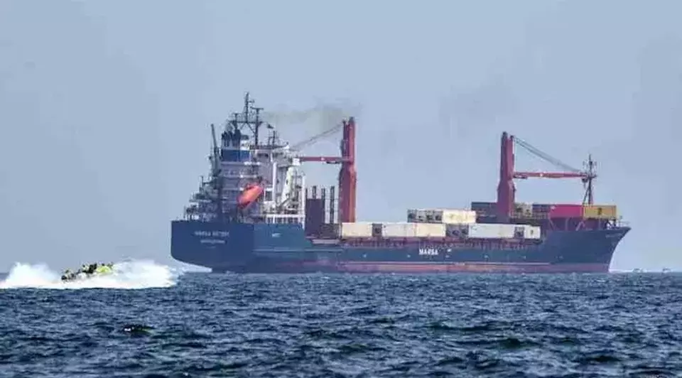 Kira-kira seperlima dari pasokan minyak global melewati Selat Hormuz. (Foto: AFP)
