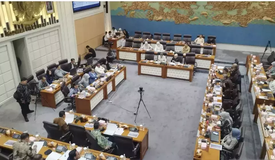 Ketua Komisi VII DPR RI Saleh Partaonan Daulay memimpin rapat kerja bersama Menteri Pariwisata Widiyanti Putri Wardhana di kompleks parlemen, Jakarta, Rabu (1/4/2026). ANTARA/Bagus Ahmad Rizaldi