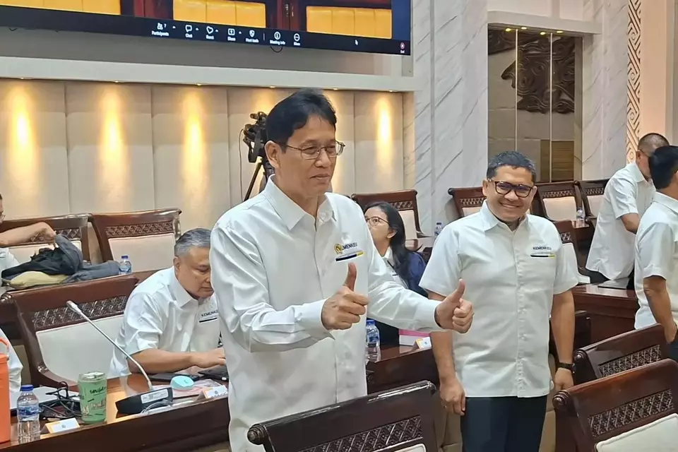 Menteri Keuangan Purbaya Yudhi Sadewa saat akan mengikuti rapat kerja bersama Komisi XI DPR RI di Gedung Parlemen, Jakarta, Senin (6/4/2026). (B-Universe Photo/Addin Anugrah Siwi)