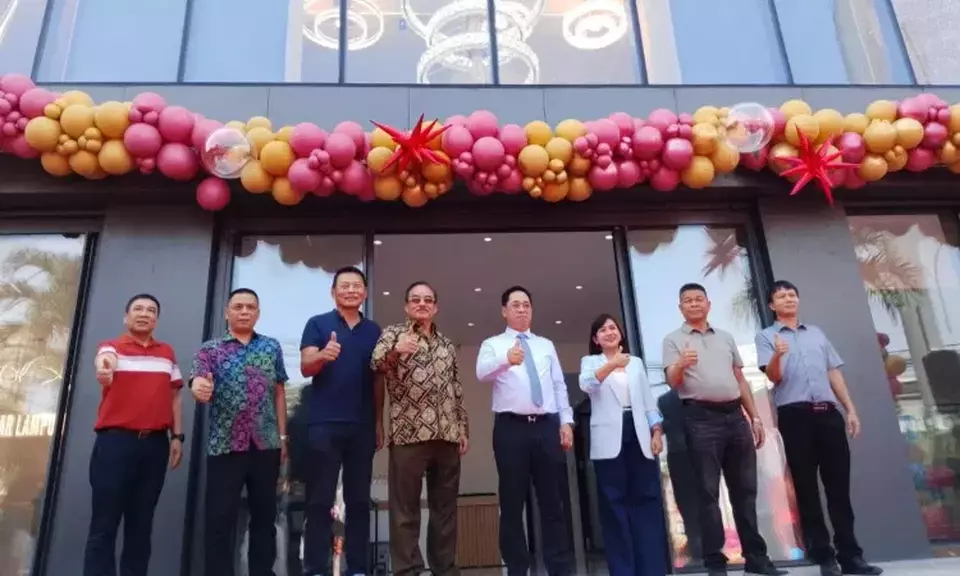 Anggota DPR Robert Joppy Kardinal di acara peresmian showroom dan outlet terbaru Sanwa Group di kawasan Serpong, Tangerang Selatan, Rabu (8/4/2026). 