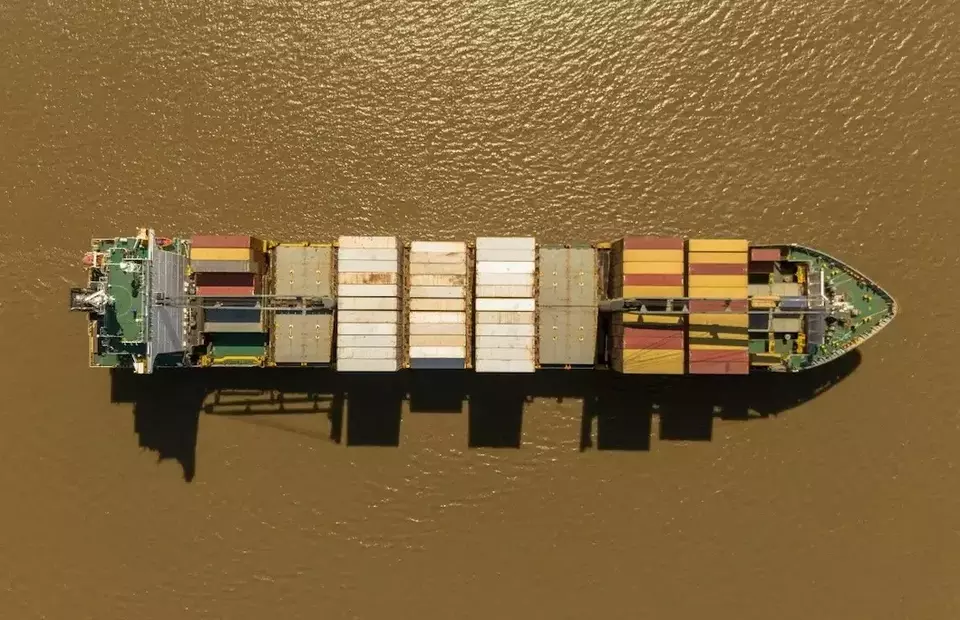Ilustrasi kapal tanker melewati Selat Hormuz. 
