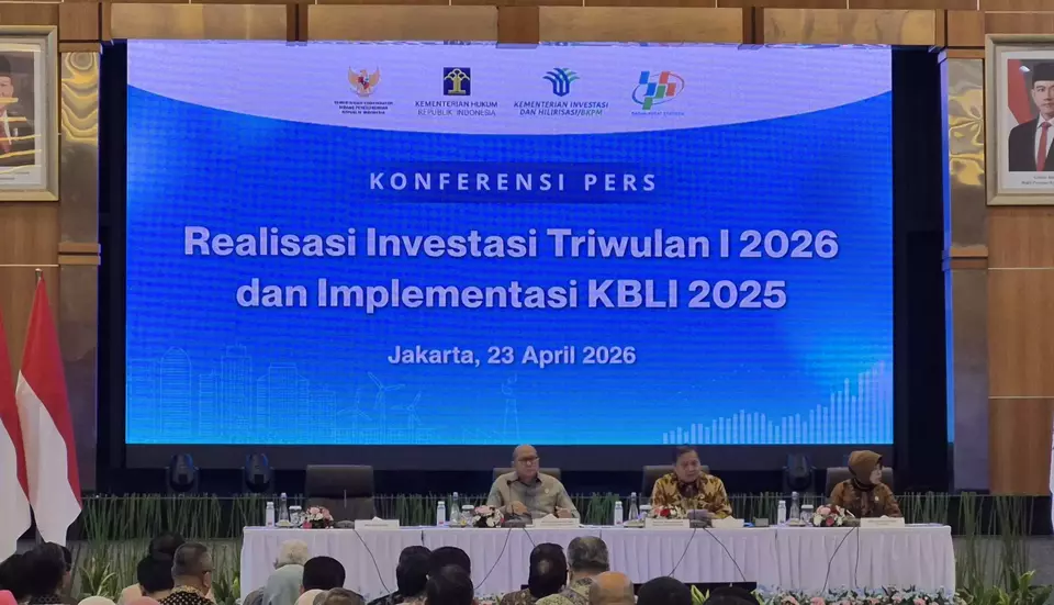 Menteri Investasi dan Hilirisasi/Kepala BKPM Rosan Roeslani dalam  konferensi pers yang berlangsung di kantor Kementerian Investasi dan Hilirisasi, Jakarta, Kamis (23/4/2026). (B-Universe/Bambang Ismoyo)