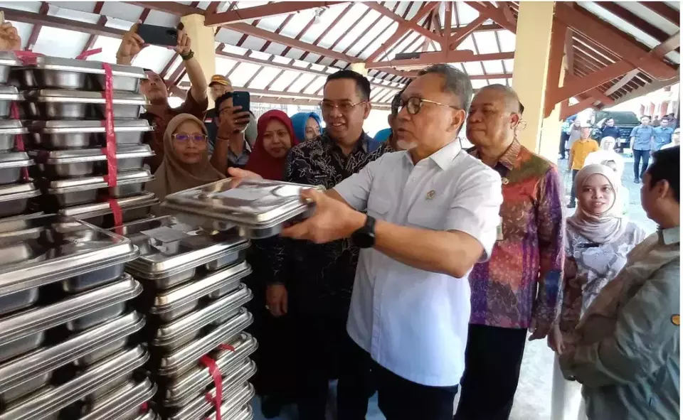 Menteri Koordinator Bidang Pangan Zulkifli Hasan mengecek MBG di dua sekolah di Kota Probolinggo, Jumat (24/4/2026). ANTARA/HO-Diskominfo Kota Probolinggo.