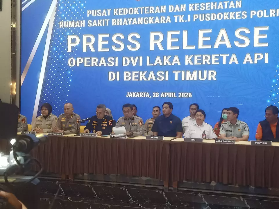 Konferensi pers hasil identifikasi 10 jenazah korban kecelakaan kereta api di Bekasi Timur, di RS Polri, Kramat Jati, Jakarta Timur, Selasa (28/4/2026). Foto: Yustinus Patris Paat.