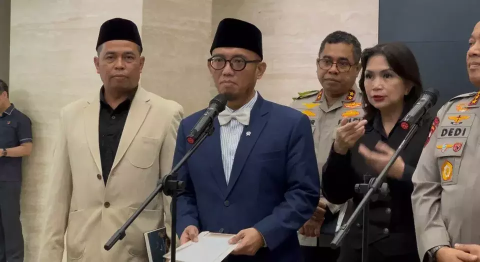 Wakil Menteri Haji dan Umrah, Dahnil Anzar Simanjuntak saat mendatangi Bareskrim Polri, Jakarta, Kamis (30/4/2026).