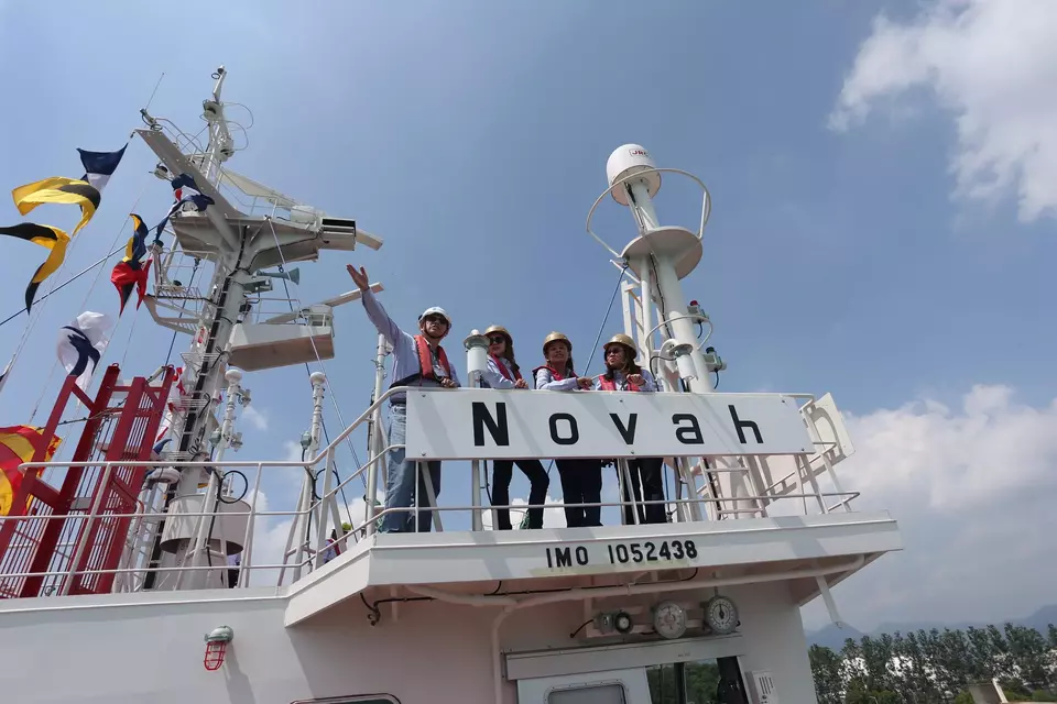 Kapal logistik kimia cair Novah milik PT Chandra Daya Investasi Tbk (CDIA) melalui anak usaha PT Chandra Shipping International (CSI) resmi bersandar perdana di dermaga PT Chandra Pelabuhan Nusantara (CPN), Selasa (12/5/2026). Foto: Perseroan.