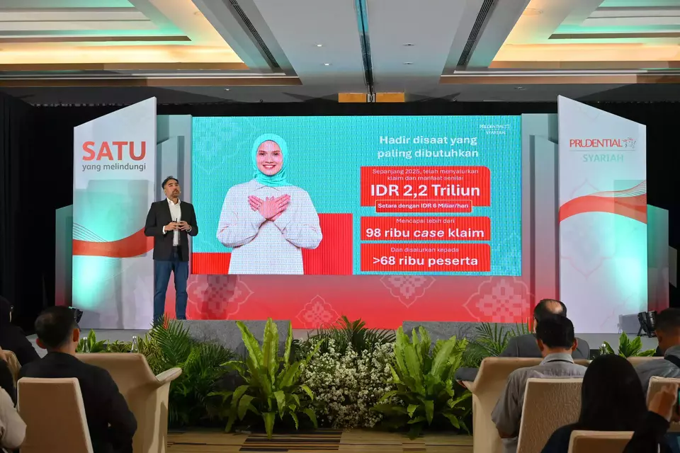 Iskandar Ezzahuddin, President Director, Prudential Syariah, memberikan paparan pencapaian dalam acara Konferensi Pers Kinerja Bisnis Prudential Syariah 2025 yang digelar oleh Prudential Syariah di Hotel Westin, Jakarta (12/05). (Foto Ist)