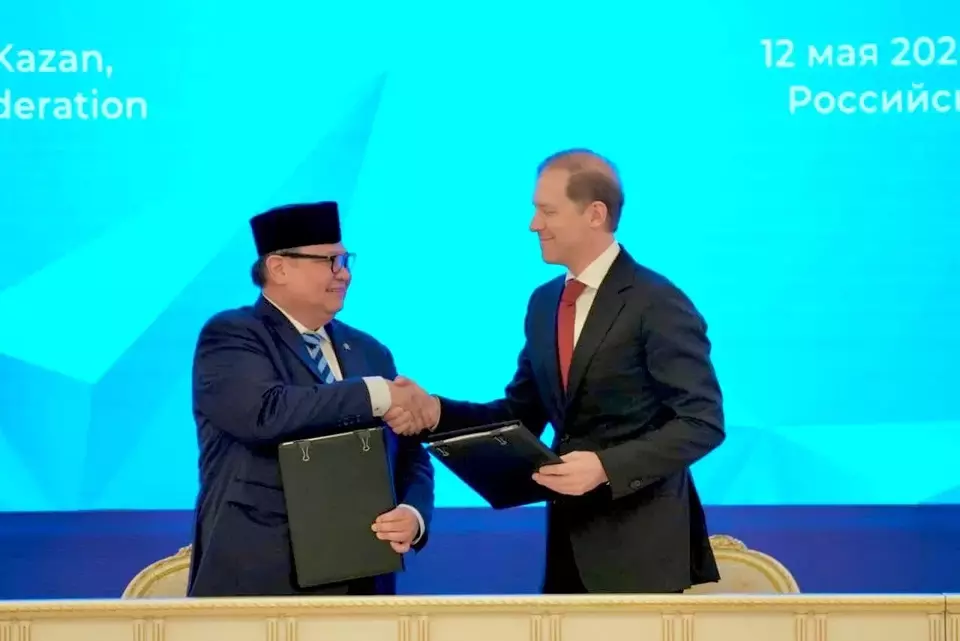 Penandatanganan Agreed Minutes dilakukan oleh Menteri Koordinator Bidang Perekonomian Airlangga Hartarto mewakili Pemerintah RI dan Deputi Pertama Perdana Menteri Rusia Denis Manturov mewakili Pemerintah Federasi Rusia pada Selasa, 12 Mei 2026 di Kazan, Rusia. (Kemenko Perekonomian/Istimewa)