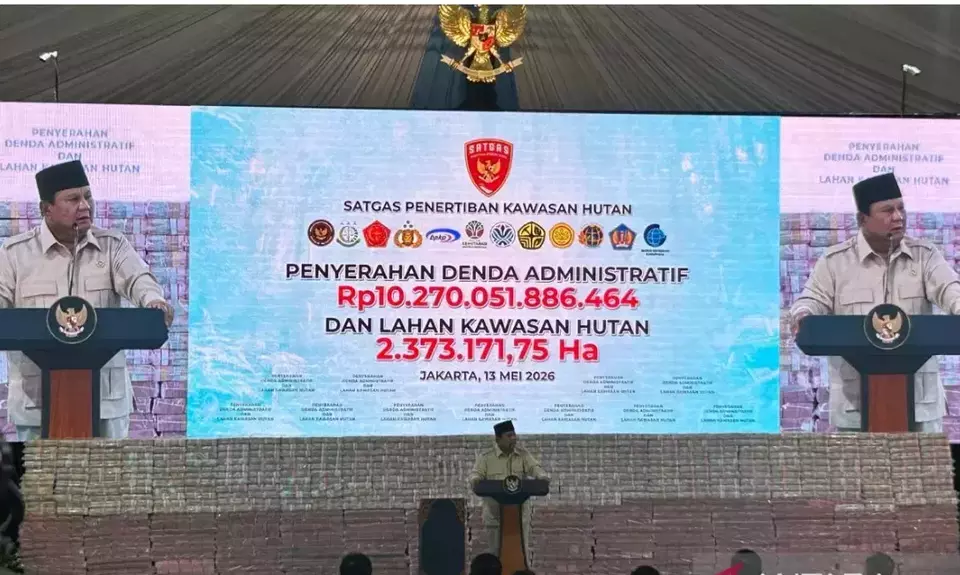 Presiden Prabowo Subianto menghadiri penyerahan penyerahan hasil penertiban berupa denda administrasi dan penyelamatan keuangan negara sebesar Rp10,27 triliun di Kejaksaan Agung, Jakarta, Rabu (13/5/2026). ANTARA/Maria Cicilia Galuh