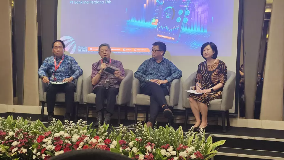 (kiri-kanan) Direktur Manajemen Risiko dan Kepatuhan Bank INA Adhiputra Tanoyo, Direktur Utama Bank INA Henry Koenaifi, Wakil Direktur Utama Bank INA Yulius Purnama Junaedi, dan Direktur Keuangan Bank INA Kiung Hui Ngo pada konferensi pers Public Expose 2026, di Jakarta, Rabu (13/5/2026). (Investor Daily/Nida Sahara).