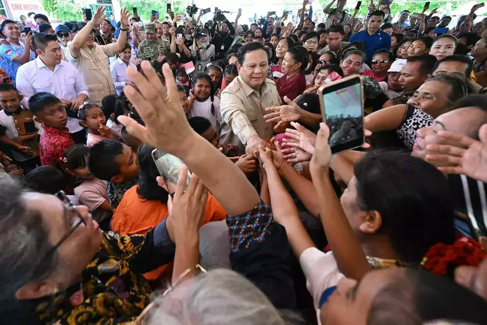 Presiden Prabowo Subianto menyapa masyarakat Kecamatan Khusus Miangas, Kabupaten Kepulauan Talaud, Provinsi Sulawesi Utara, pada Sabtu (9/5/2026). (Foto: BPMI Setpres/Cahyo) 