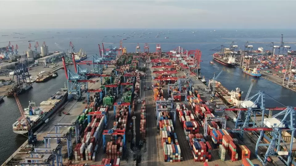 Hingga April 2026, arus peti kemas yang dilayani oleh PT Pelabuhan Indonesia (Persero) atau Pelindo mencapai 6,42 juta Twenty-foot Equivalent Units (TEUs). (Pelindo)