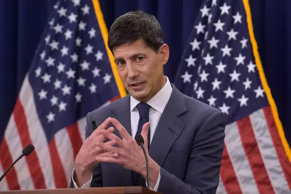Ketua The Fed Kevin Warsh berbicara dalam konferensi pers setelah pertemuan Komite Pasar Terbuka Federal (FOMC), Rabu, 17 Juni 2025, di Washington. (Sumber: AP/Rod Lamkey, Jr)