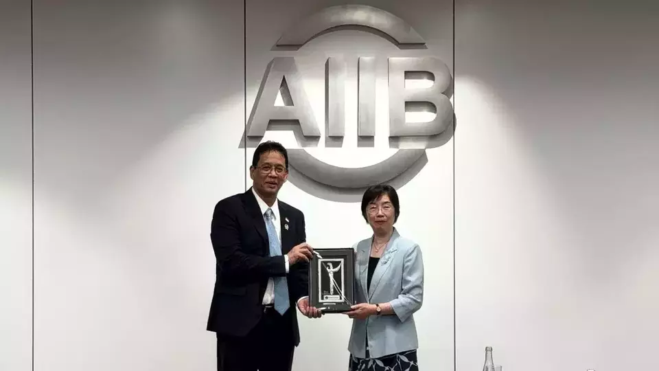 Menteri Keuangan Purbaya Yudhi Sadewa mengunjungi jajaran pimpinan AIIB di Beijing, China, pada Rabu (17/6/2026) (Dok. Humas Kementerian Keuangan)
