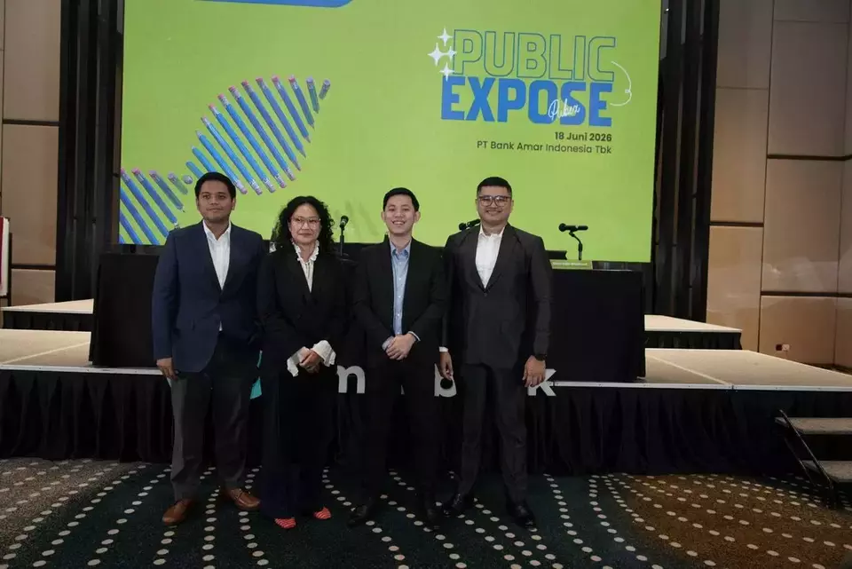 Ki-ka
Benyamin Tampubolon, Special Project Retail Banking Function Head Amar Bank; Rosalinda Hoesin, Marketing Head Amar Bank; David Wirawan, Senior Vice President of Finance Amar Bank; Kevin Kane, Director of Information Technology & Operational Amar Bank. Ist